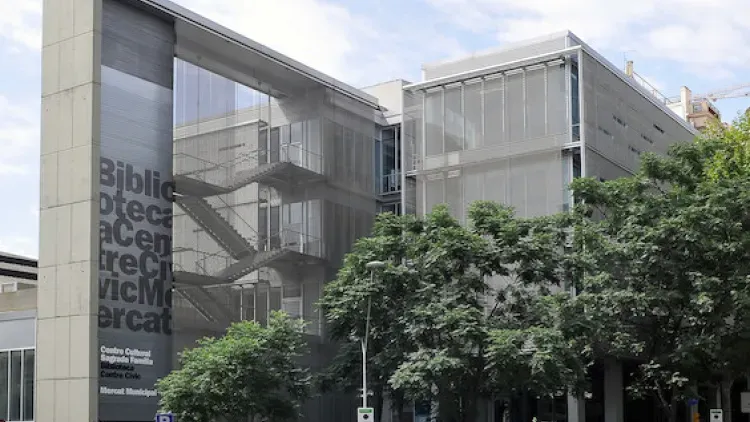 Biblioteca Sagrada Familia Center Image