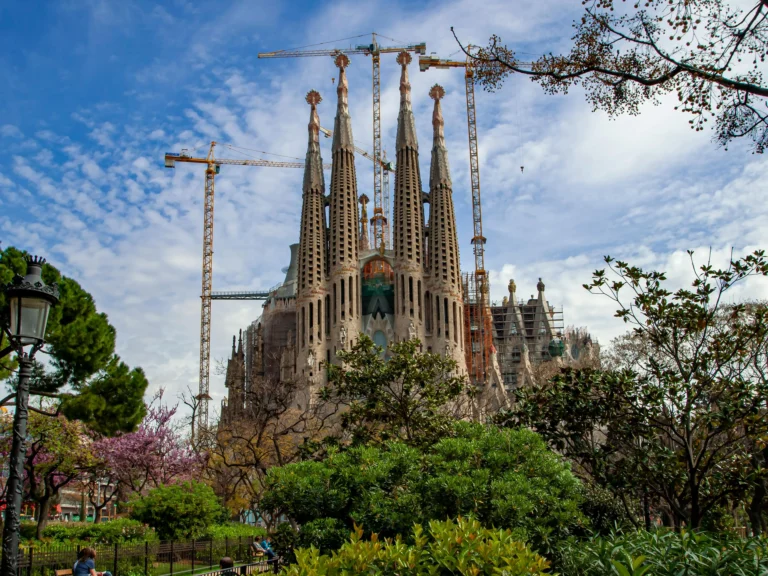 Discover Metropolitan Sagrada Familia Barcelona in this 2026 guide. Explore location, amenities, reviews, prices, and travel tips nearby.