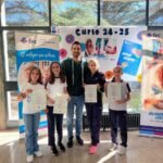 Infographic of La Sagrada Familia School Cuenca showing reviews, pricing, facilities, pros and cons, and comparison with public and private schools in Spain