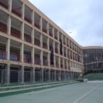 Infographic showing Colegio Sagrada Familia Alicante 2026 review, including prices, pros and cons, teaching methods, and comparison with public and private schools in Alicante