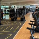 “Claror Cartagena gym Barcelona infographic showing prices, facilities, pool, classes, pros and cons near Sagrada Família”