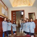 Educamos Sagrada Familia infographic showing login steps, platform features, mobile app usage, and troubleshooting guide for parents and students in Spain