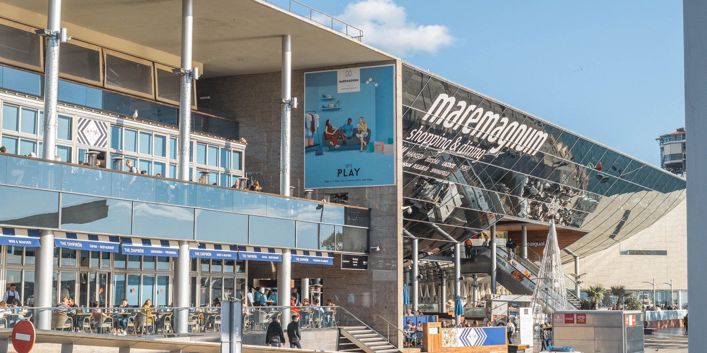 Centre Comercial Maremagnum Barcelona waterfront shopping mall with sea views, restaurants, and Rambla de Mar bridge