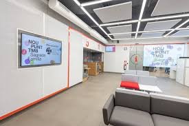 nfographic showing how to use Punt TMB Sagrada Família in Barcelona, including location, metro lines L2 and L5, ticket options, opening hours, and travel tips for tourists.