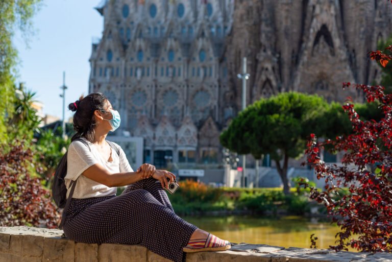Sagrada Familia dress code infographic showing allowed and not allowed outfits for visitors in Barcelona