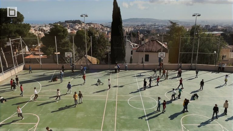 Escola Frederic Mistral Tècnic Eulàlia Tibidabo infographic showing location in Barcelona, school features, facilities, and key information for families