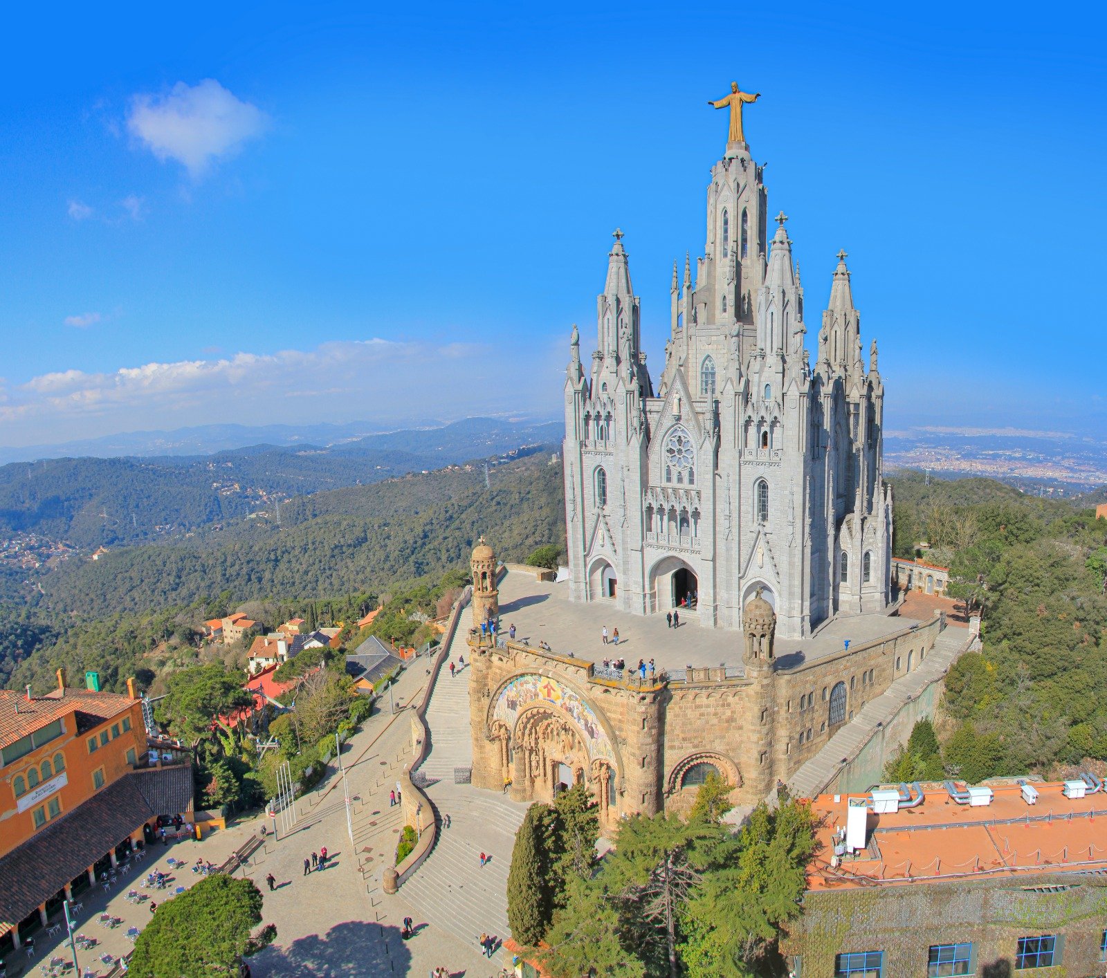 Infographic of Tibidabo Church in Barcelona showing how to get there, best views, sunset tips, and panoramic skyline from Mount Tibidabo.