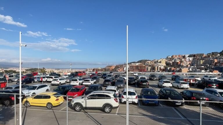Parking Tibidabo infographic showing summit parking Vall d Hebron shuttle option prices and best parking tips in Barcelona