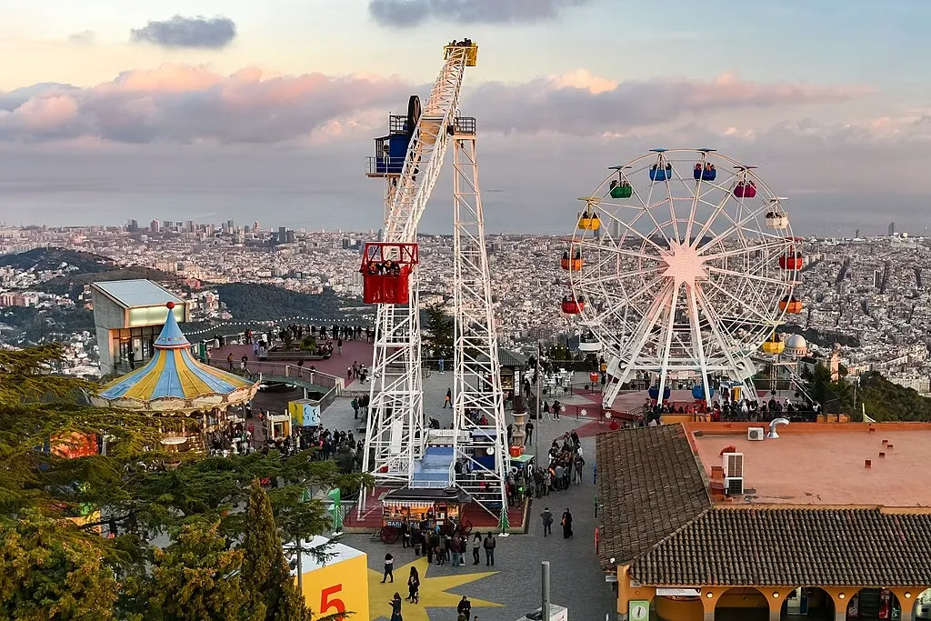Tibidabo Barcelona tickets 2026 infographic showing amusement park rides, panoramic skyline views, ticket prices, transport tips, and visitor guide.