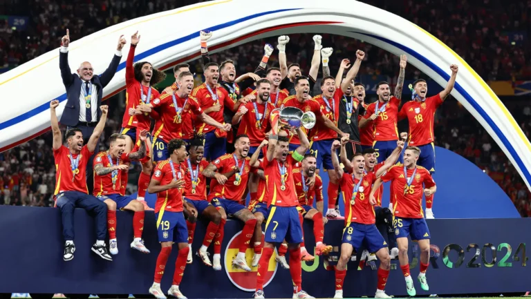 Spain football infographic showing the best football cities, famous stadiums, travel tips, local food, transportation, and the best time to visit Spain for an unforgettable football trip.
