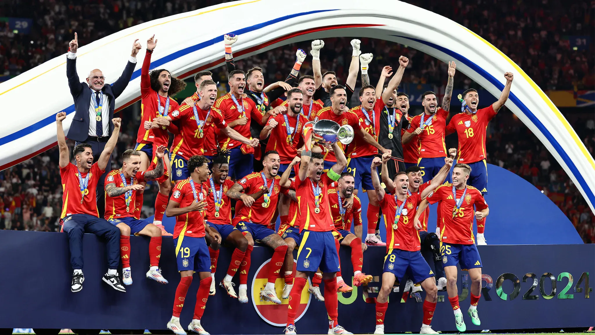 Spain football infographic showing the best football cities, famous stadiums, travel tips, local food, transportation, and the best time to visit Spain for an unforgettable football trip.