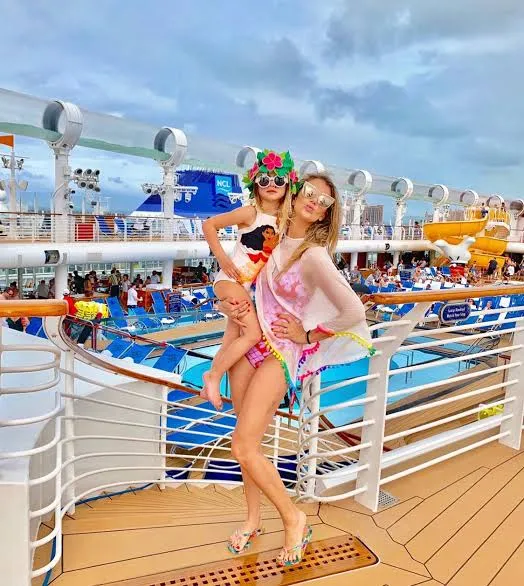 200+ Cruise Instagram Captions: Funny, Cute & Romantic